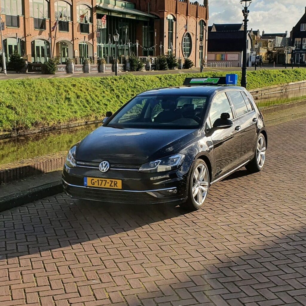 Rijschool JORG lesauto Volkswagen Golf rijles in Prinsenbeek